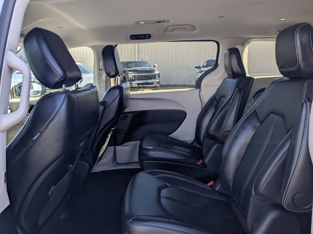 Certified 2024 Chrysler Pacifica Select image 15