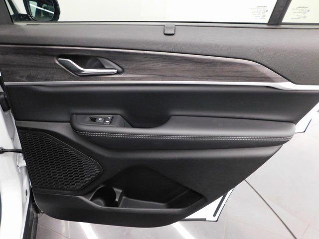 Used 2024 Jeep Grand Cherokee L Limited w/ Luxury Tech Group II image 28