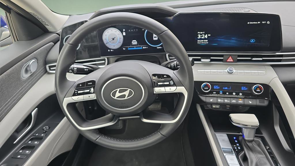 Certified 2025 Hyundai Elantra Limited FWD image 28