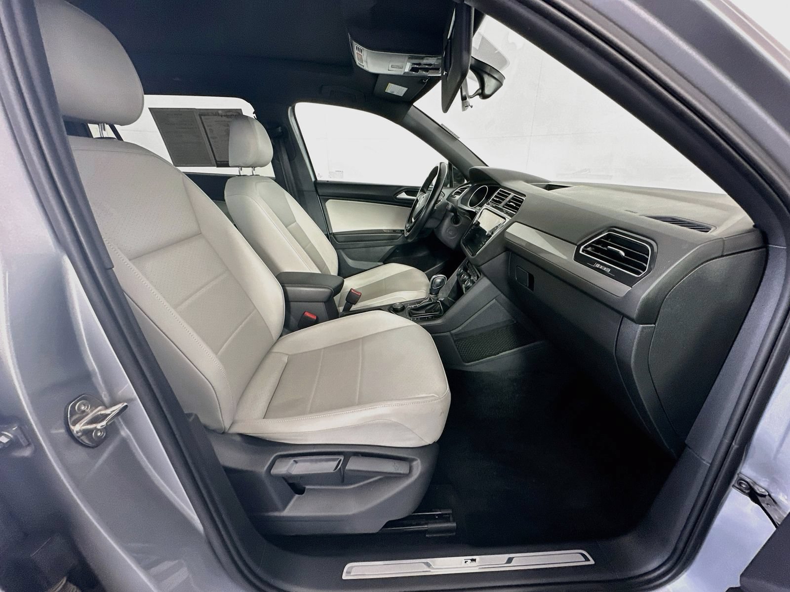 Used 2021 Volkswagen Tiguan SE R-Line AWD/4WD image 32