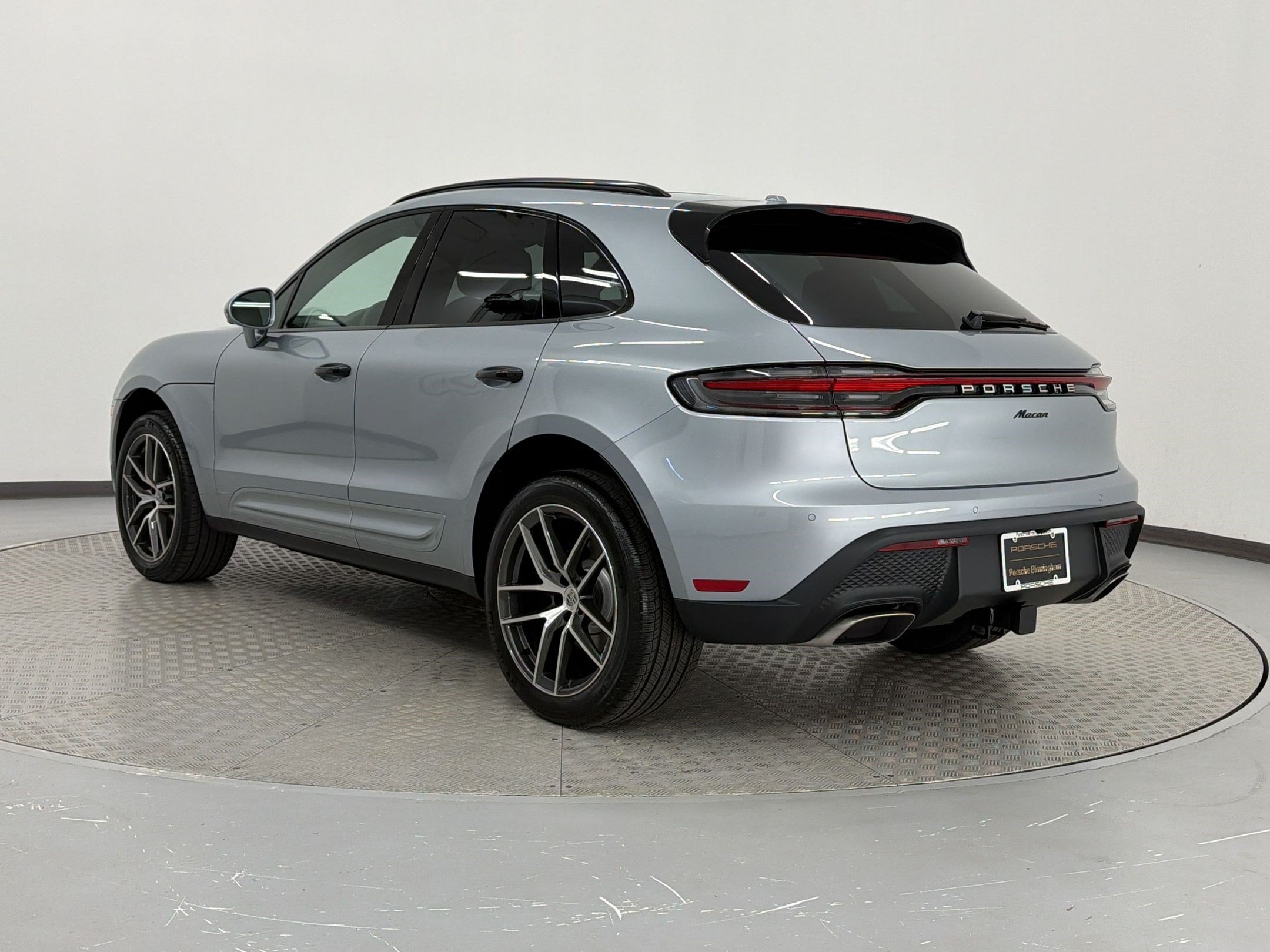 New 2026 Porsche Macan AWD/4WD image 3