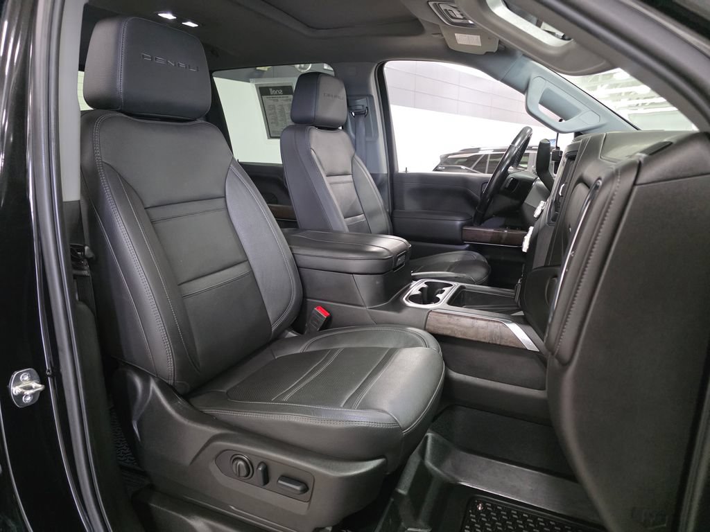 Used 2023 GMC Sierra 3500 Denali w/ Denali Black Diamond Edition AWD/4WD image 13