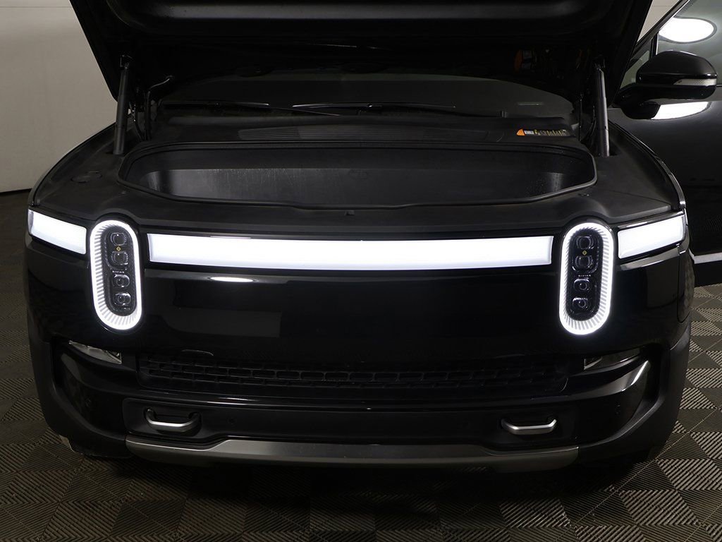 Used 2024 Rivian R1S Adventure image 23