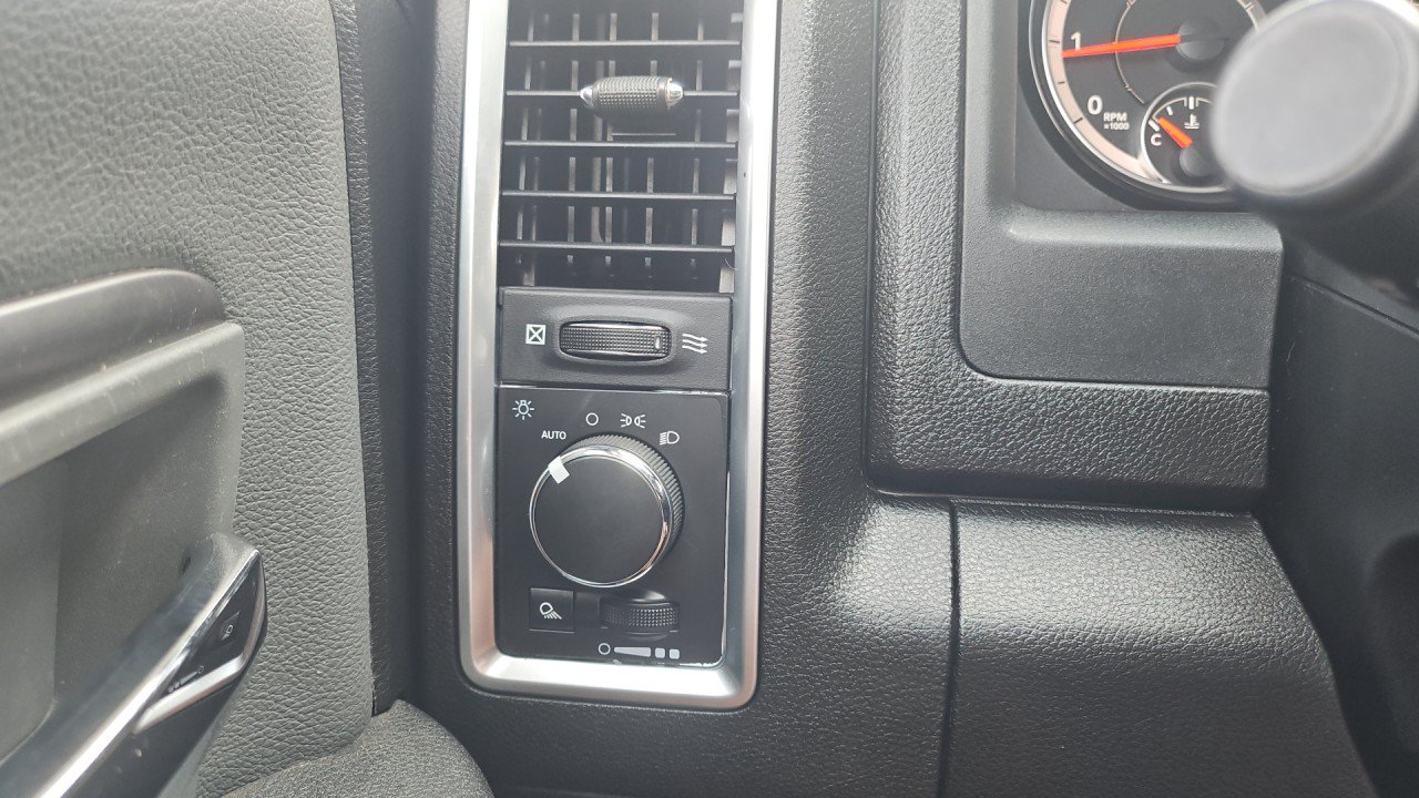 Used 2021 RAM 1500 Classic SLT AWD/4WD image 15