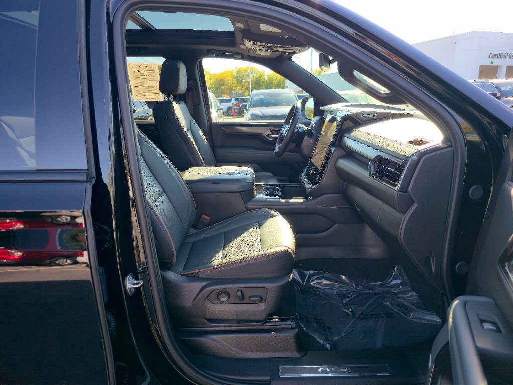 Certified 2025 GMC Yukon AT4 AWD/4WD image 29