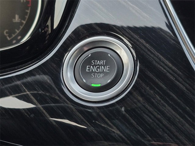 Used 2025 Cadillac XT6 Premium Luxury image 39