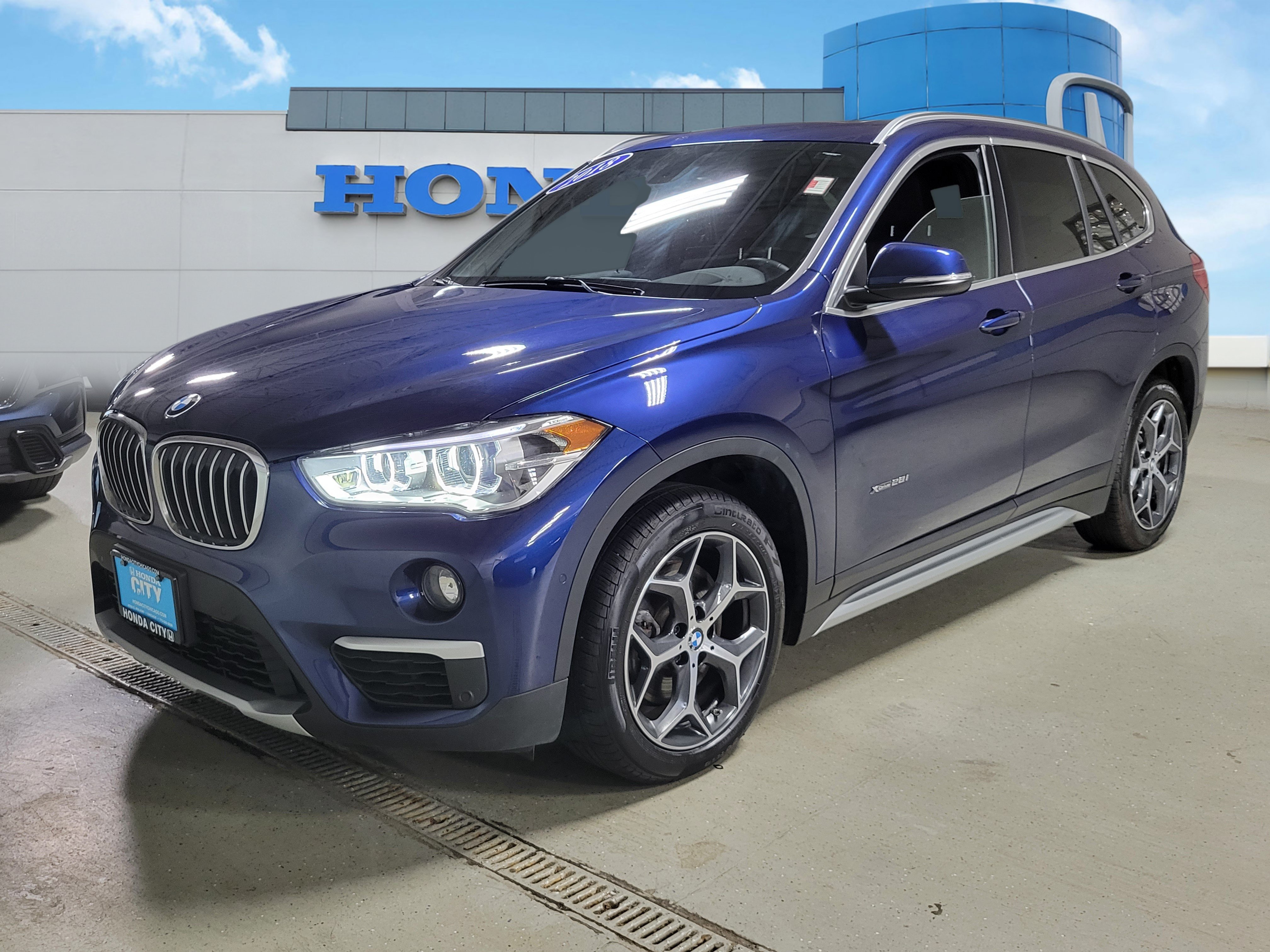 Used 2018 BMW X1 xDrive28i AWD/4WD image 2