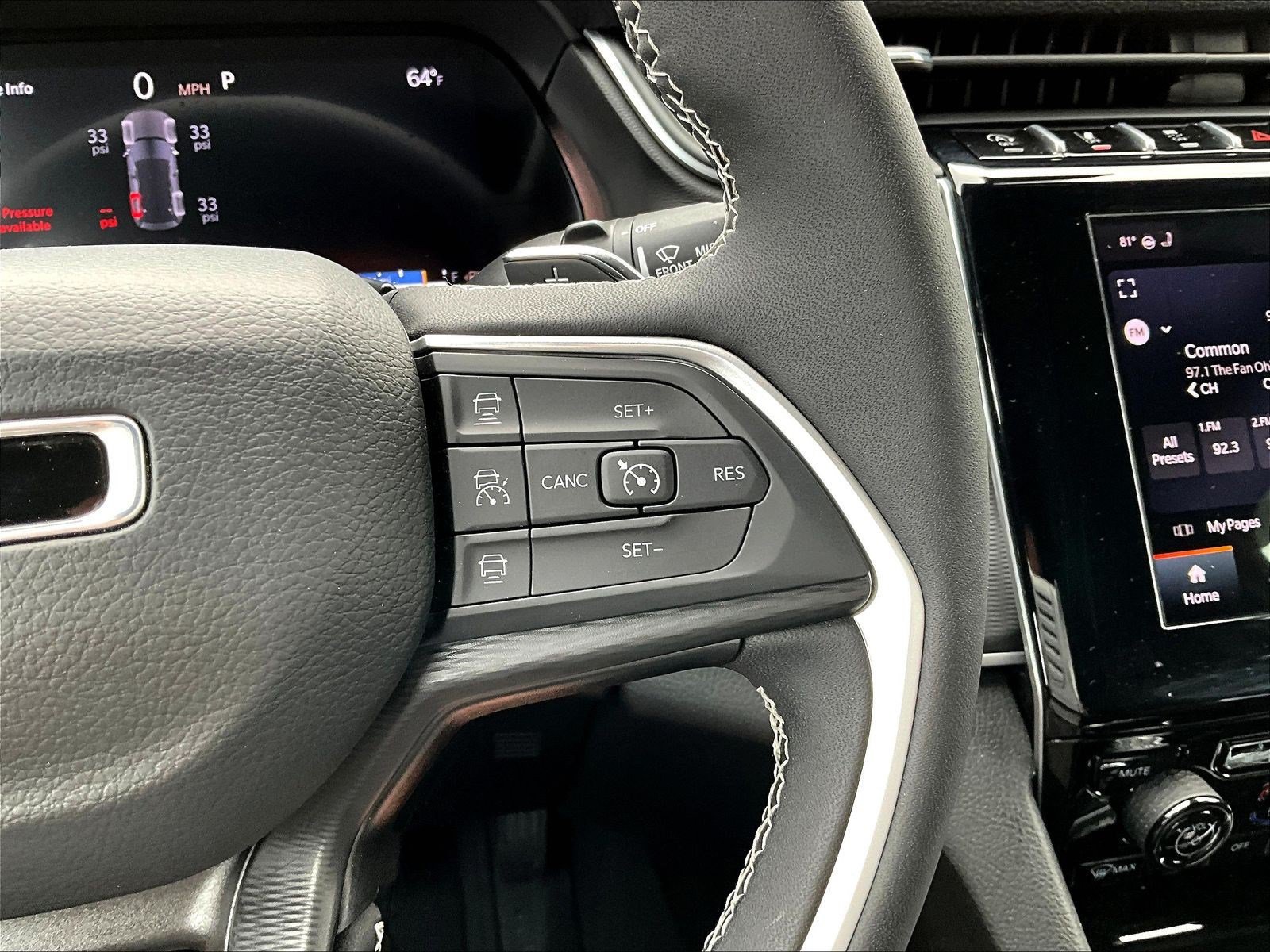 Used 2025 Jeep Grand Cherokee Laredo w/ Luxury Tech Group I AWD/4WD image 12