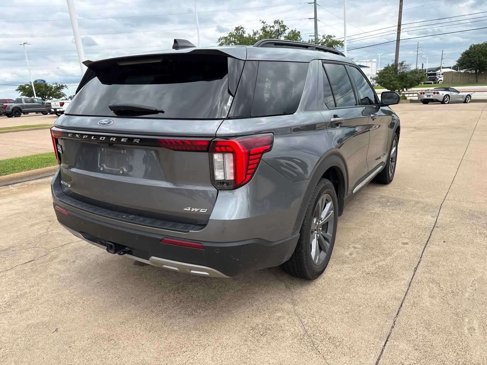 Used 2025 Ford Explorer Active w/ Active Comfort Package AWD/4WD image 7