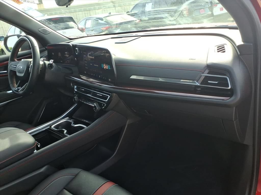 Used 2025 Chevrolet Traverse RS w/ LPO, Floor Liner Package FWD image 16