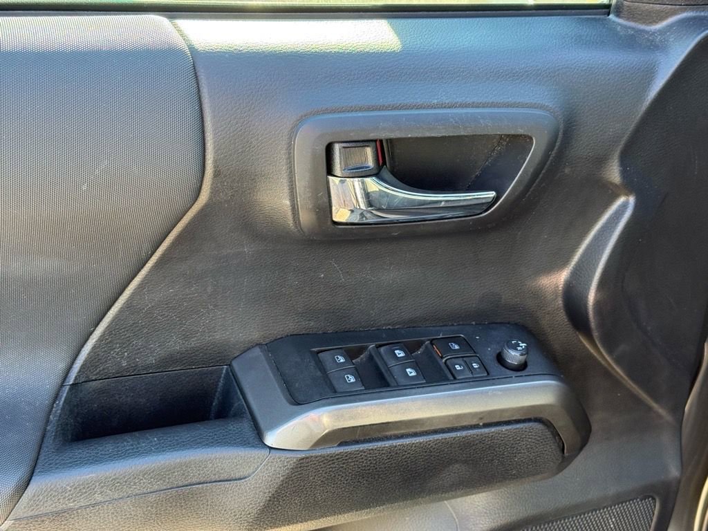 Used 2019 Toyota Tacoma TRD Off-Road image 15