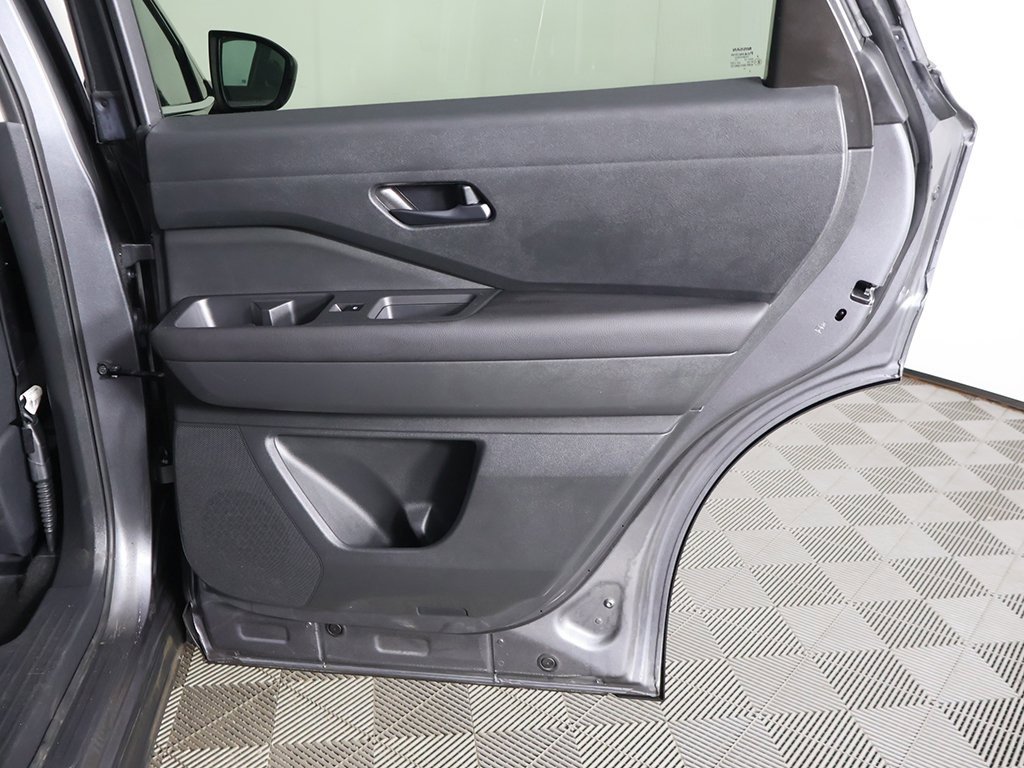 Used 2024 Nissan Pathfinder S image 24