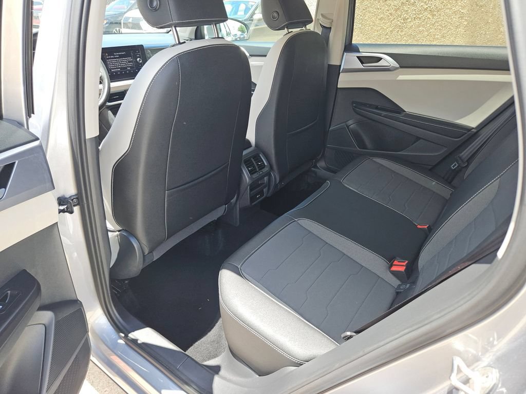 Used 2025 Volkswagen Taos SE AWD/4WD image 28