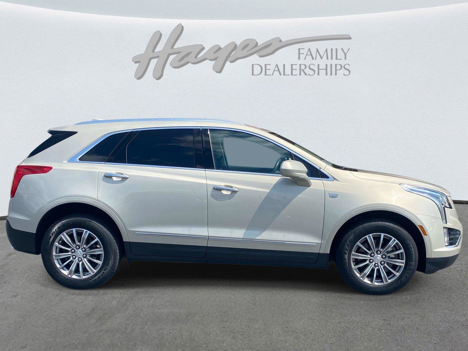 Used 2017 Cadillac XT5 Luxury w/ Driver Awareness Package FWD image 2