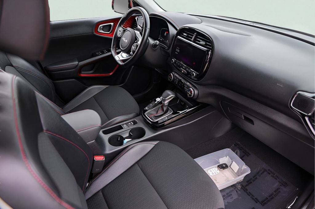 Used 2024 Kia Soul GT-Line w/ Option Group 020 FWD image 32