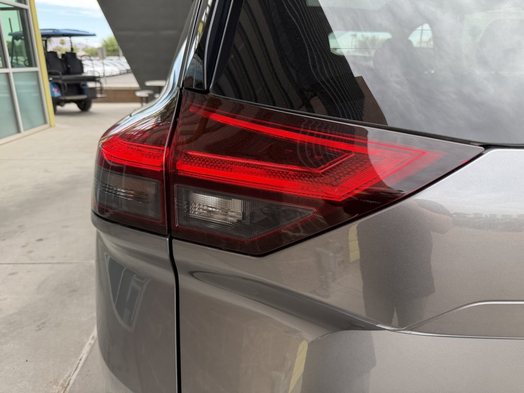 Used 2025 Nissan Rogue Platinum w/ Platinum Premium Package FWD image 14