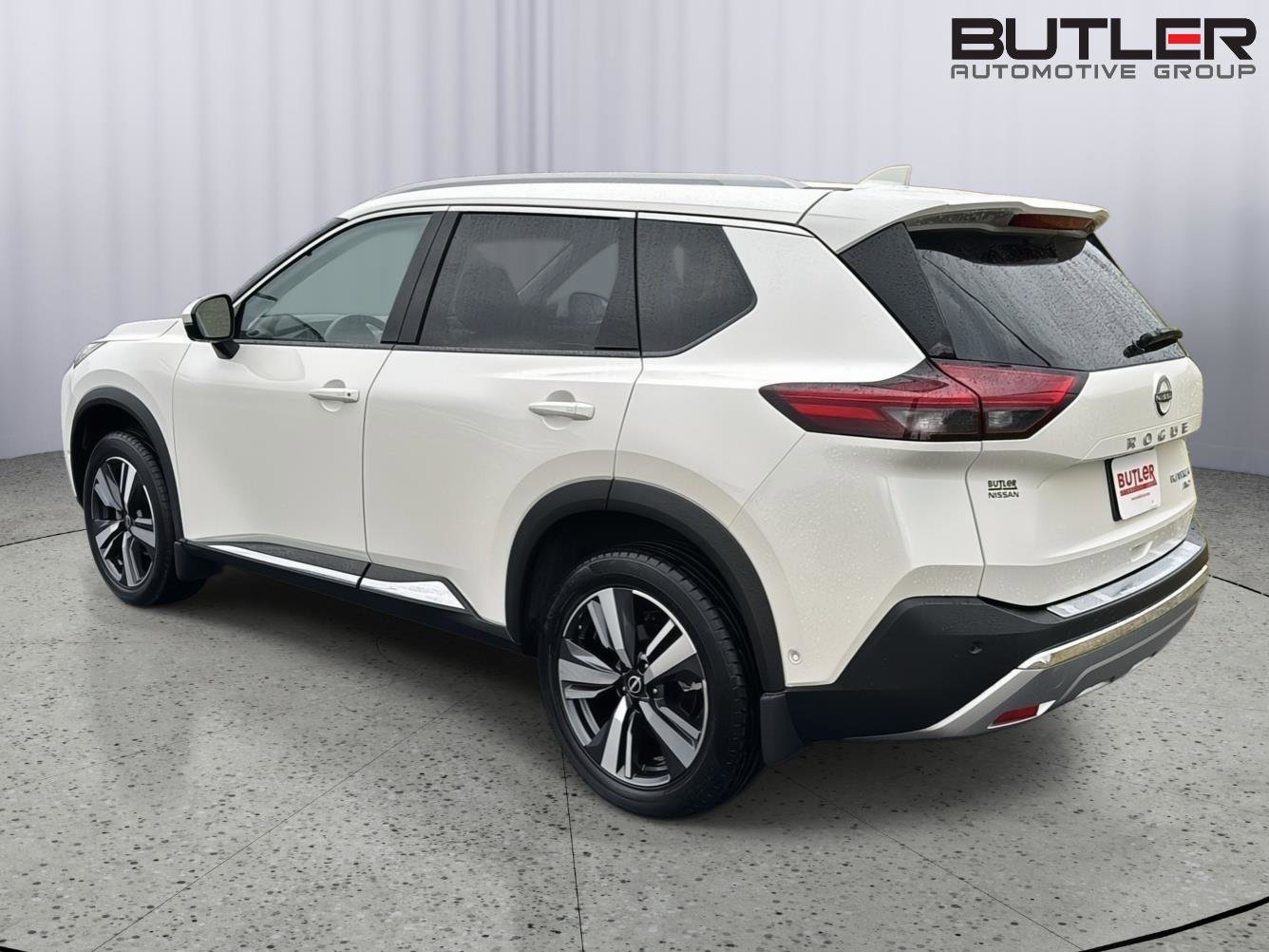 Used 2023 Nissan Rogue Platinum w/ Platinum Premium Package image 3