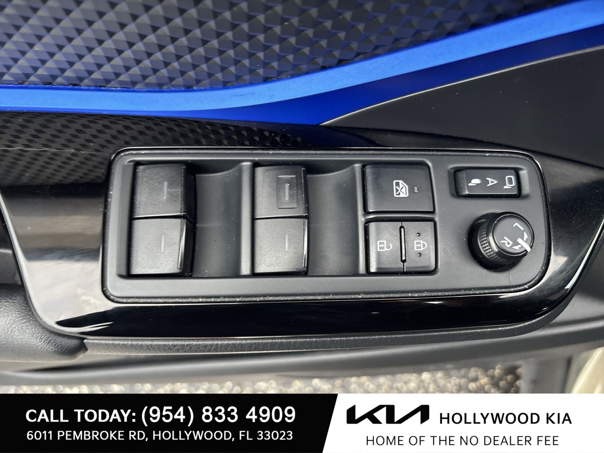 Used 2021 Toyota C-HR XLE FWD image 15