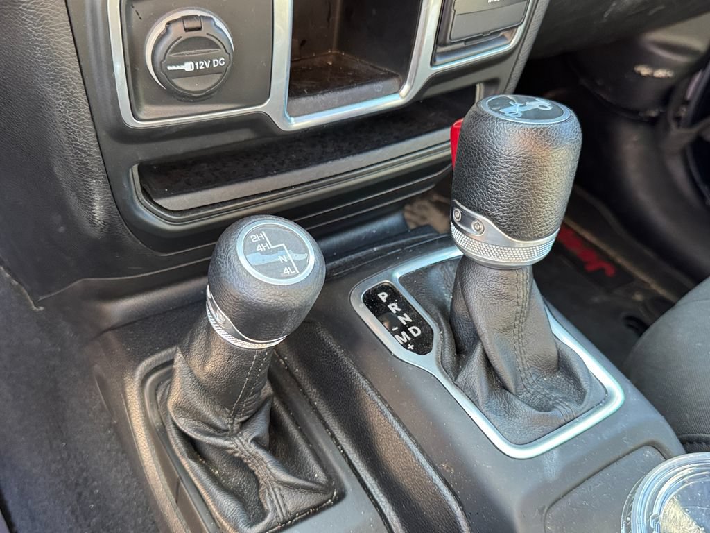 Used 2018 Jeep Wrangler Sport AWD/4WD image 23