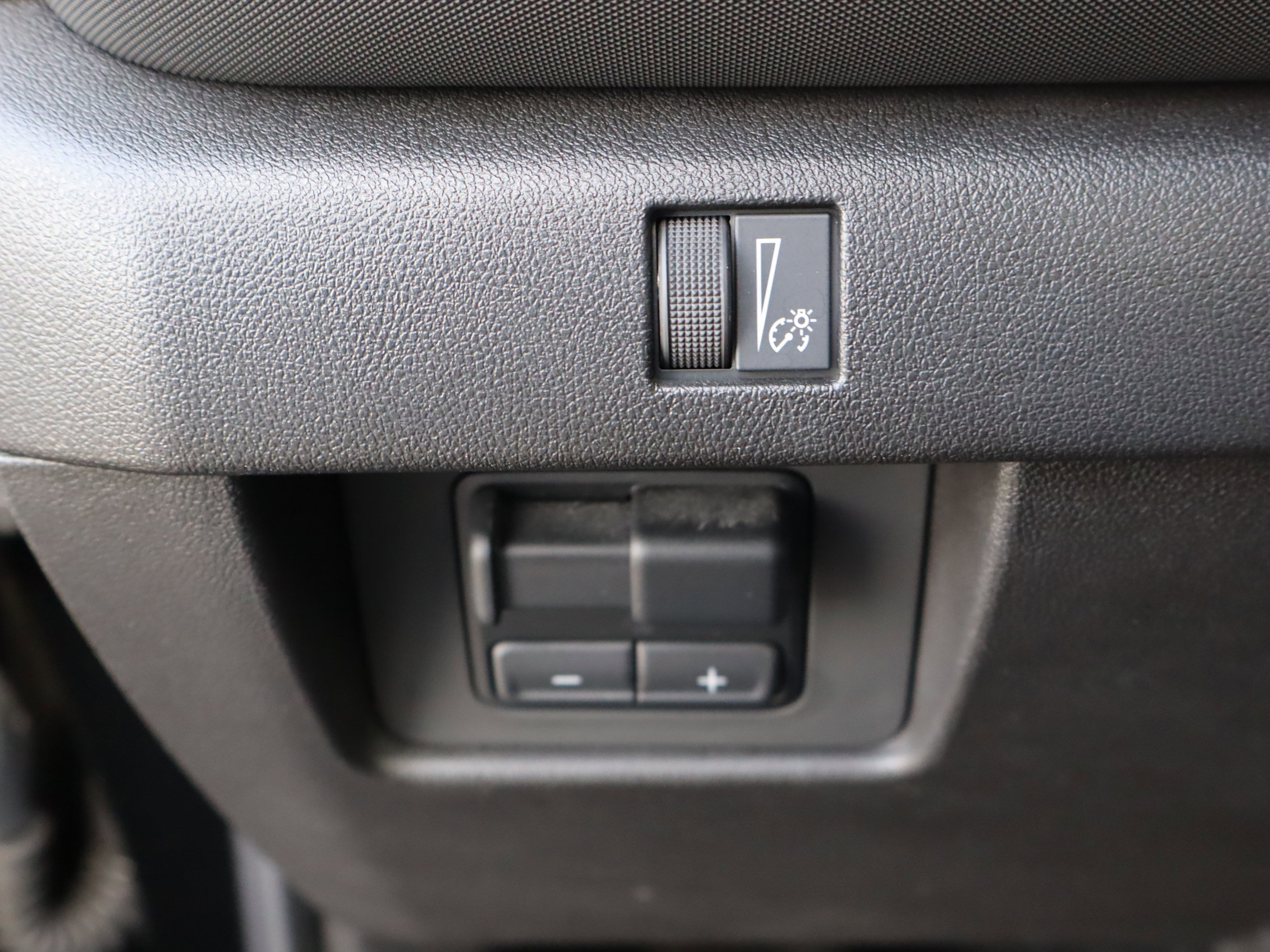 Certified 2025 Chevrolet Colorado Z71 w/ Midnight Edition image 21