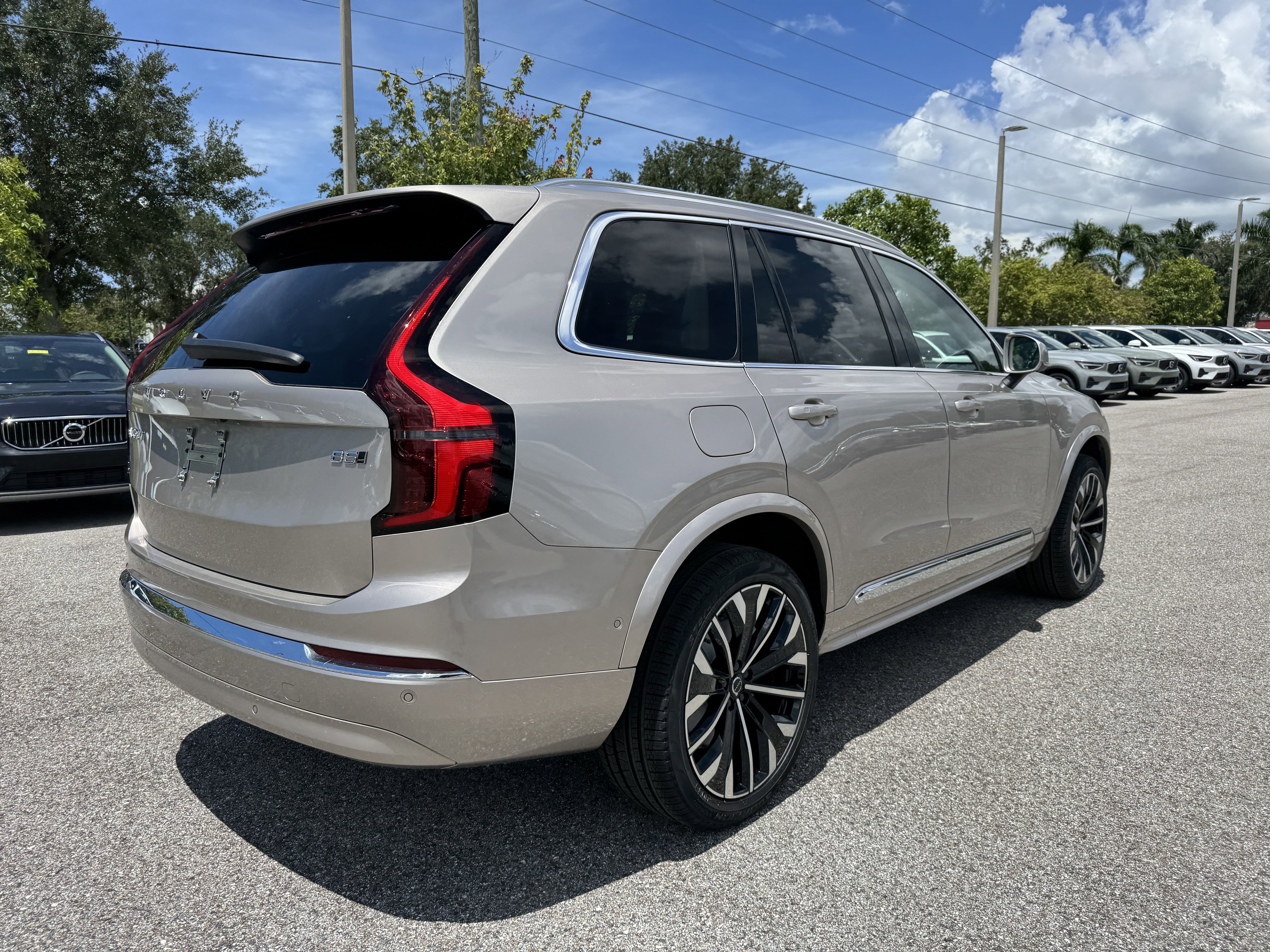 New 2026 Volvo XC90 B5 Ultra image 3