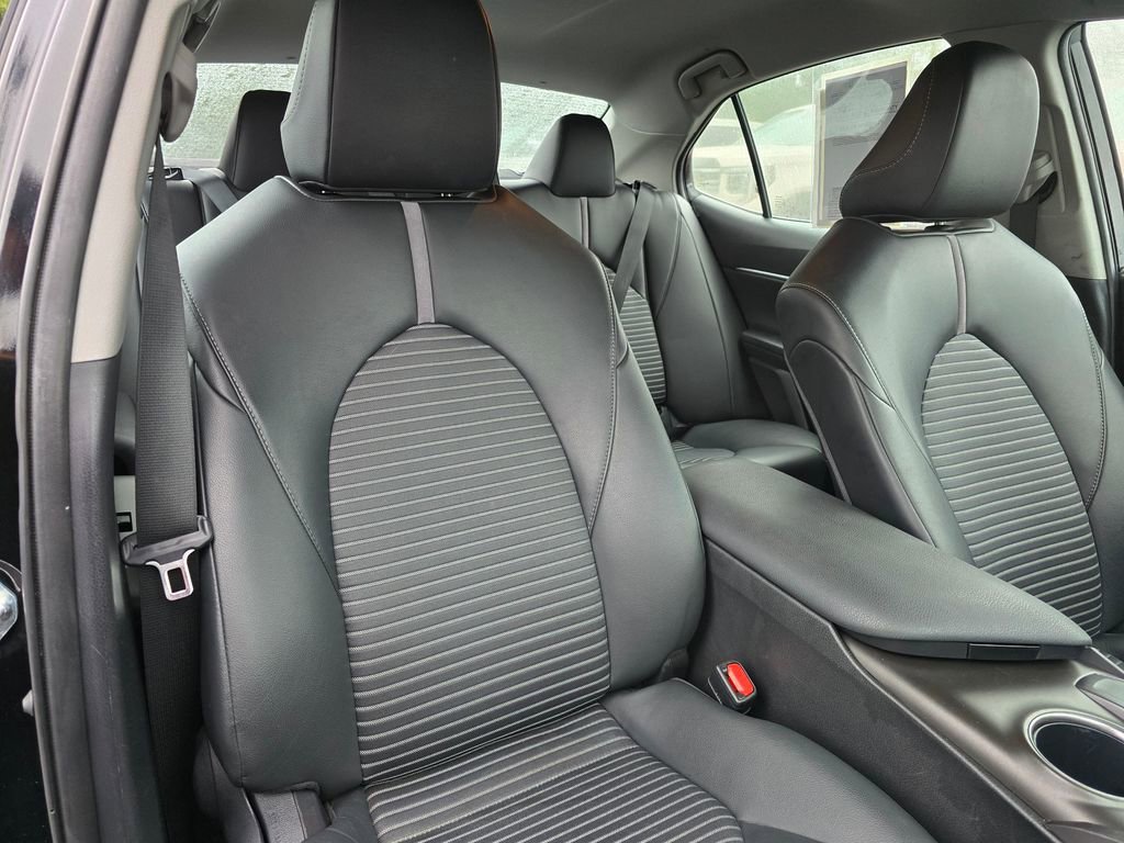 Used 2024 Toyota Camry SE image 11