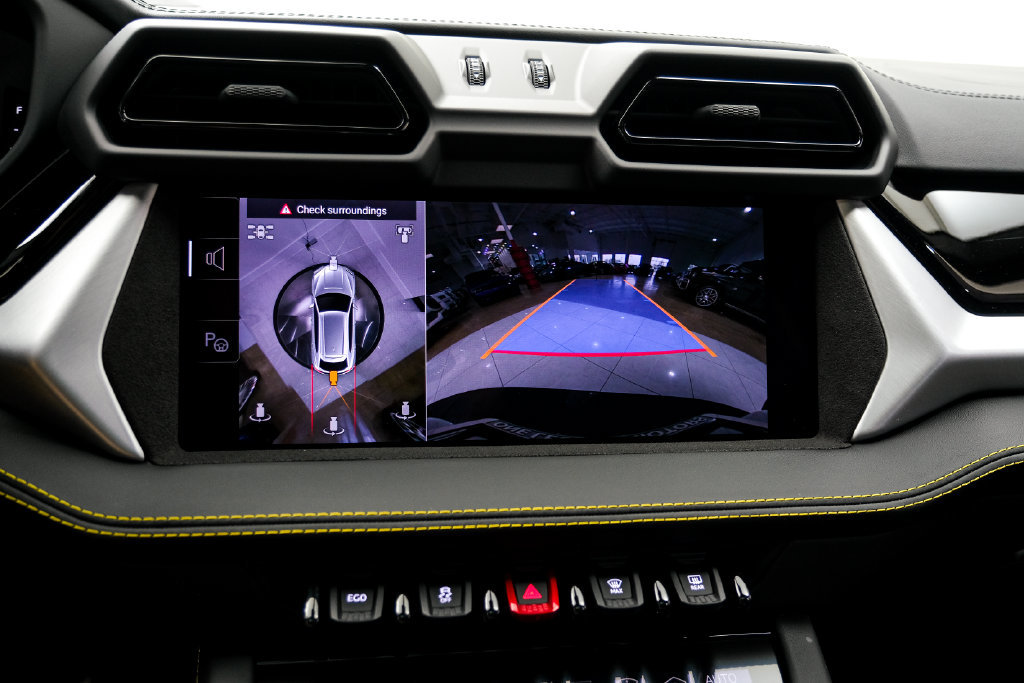 Used 2025 Lamborghini Urus SE AWD/4WD image 35