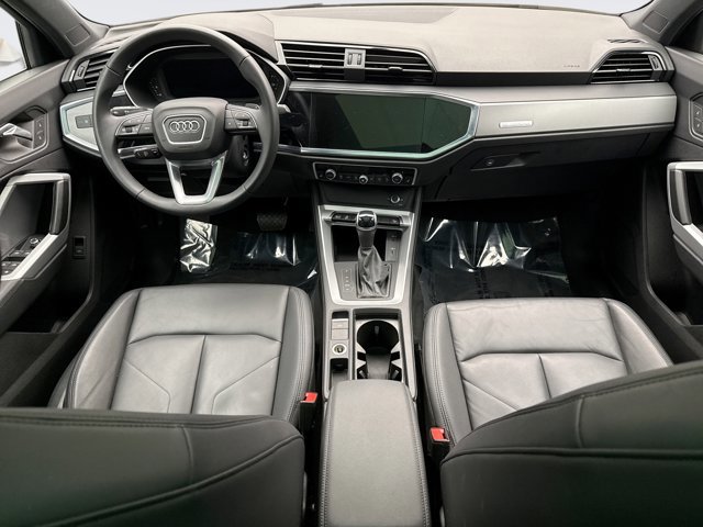 Used 2025 Audi Q3 2.0T Premium image 14