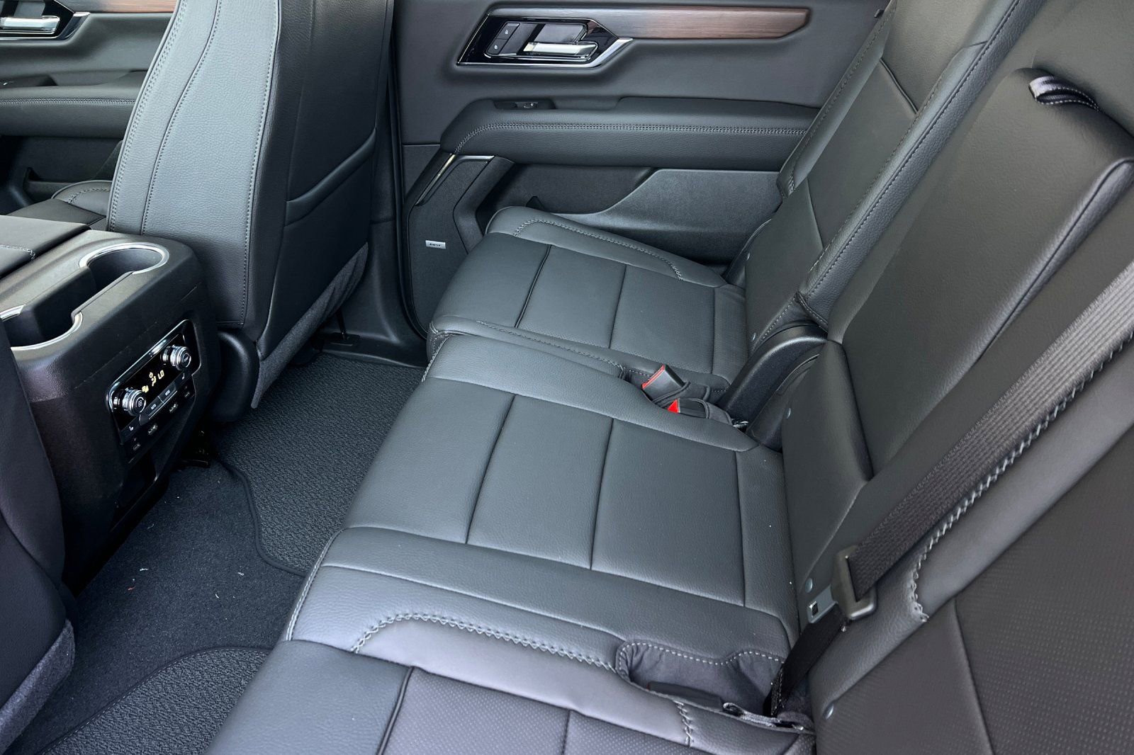 New 2026 GMC Yukon Denali w/ Denali Reserve Package AWD/4WD image 10
