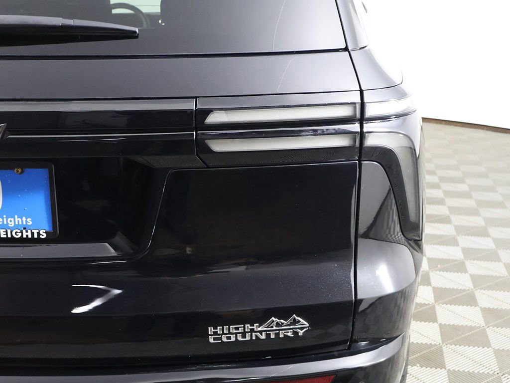 Used 2025 Chevrolet Traverse High Country w/ LPO, Cargo Package image 19