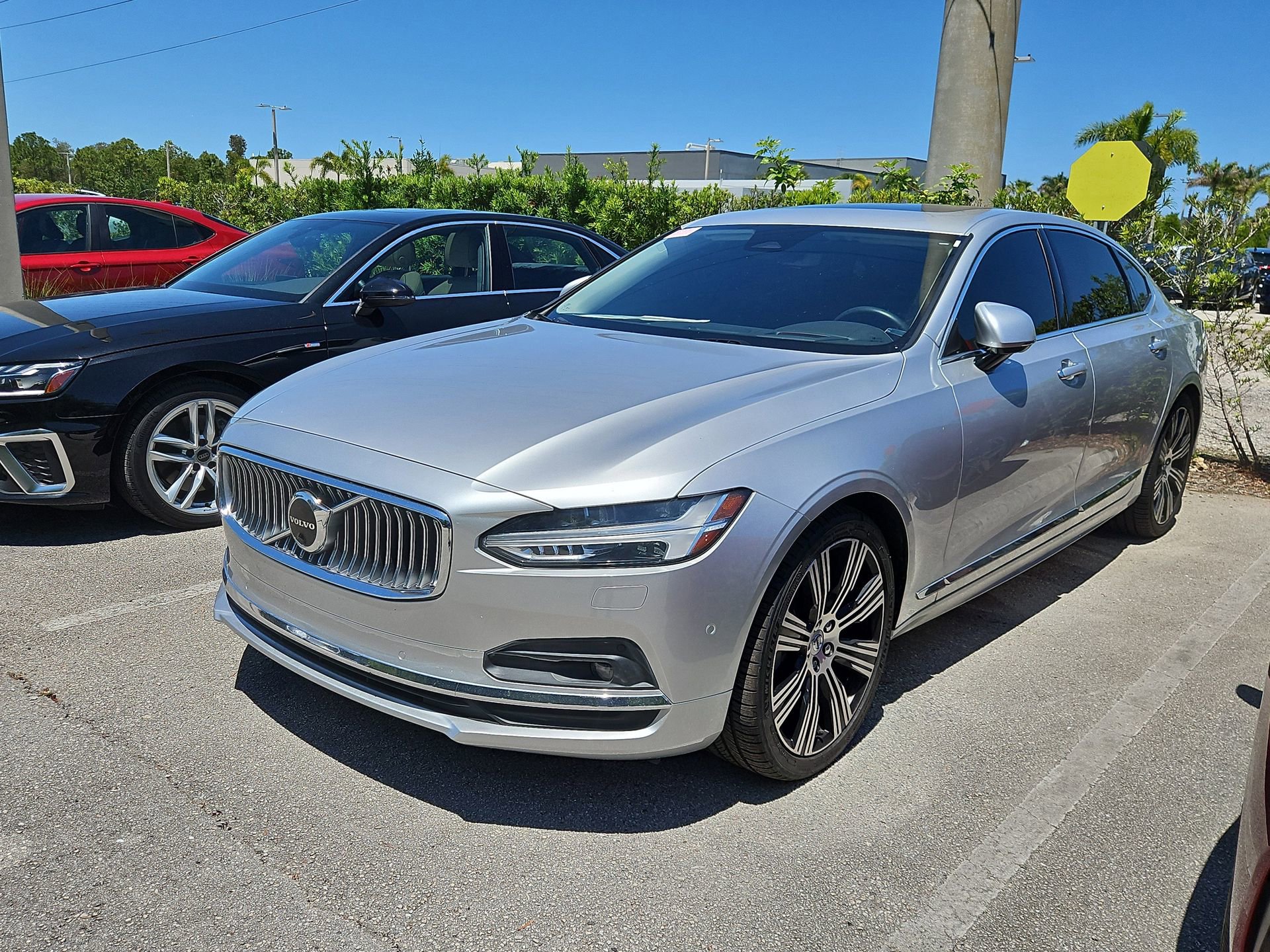Used 2022 Volvo S90 B6 Inscription w/ Advanced Package AWD/4WD image 3