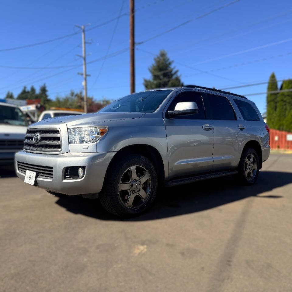 Used 2014 Toyota Sequoia SR5 w/ Sport Appearance Package AWD/4WD image 46