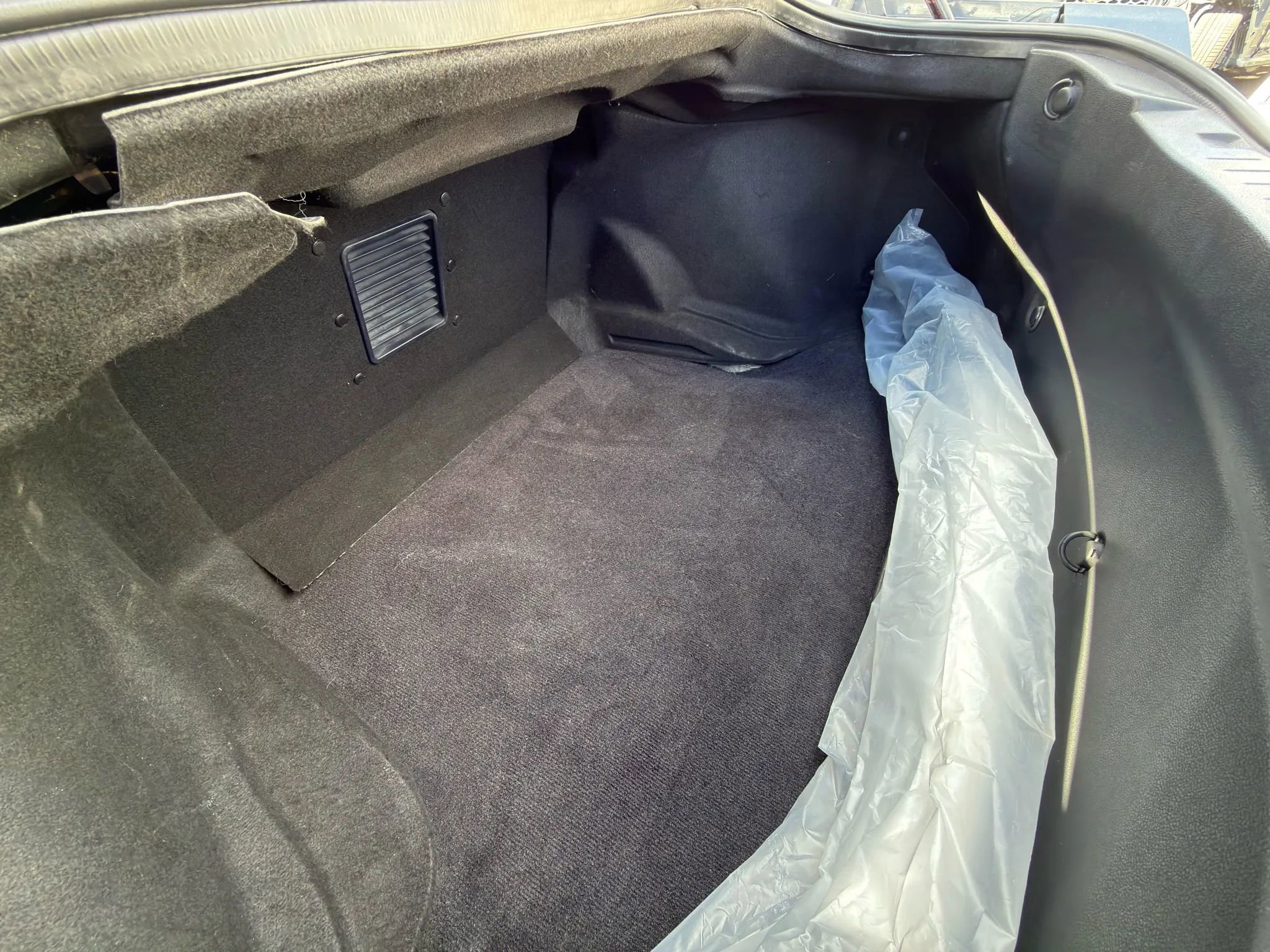 Used 2024 Nissan GT-R Premium w/ Premium Interior Package image 13