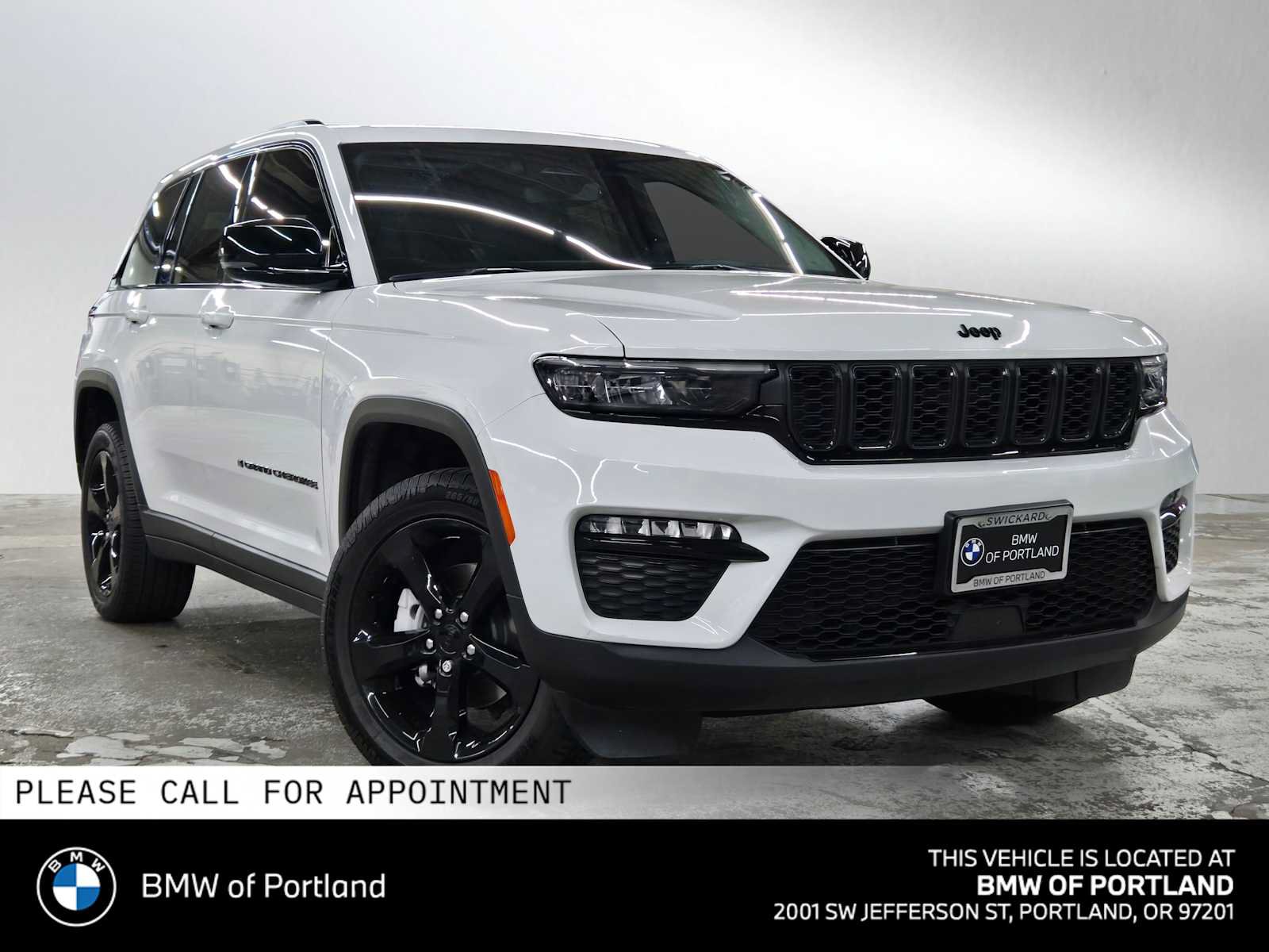 Used 2023 Jeep Grand Cherokee Limited w/ Black Appearance Package AWD/4WD image 1