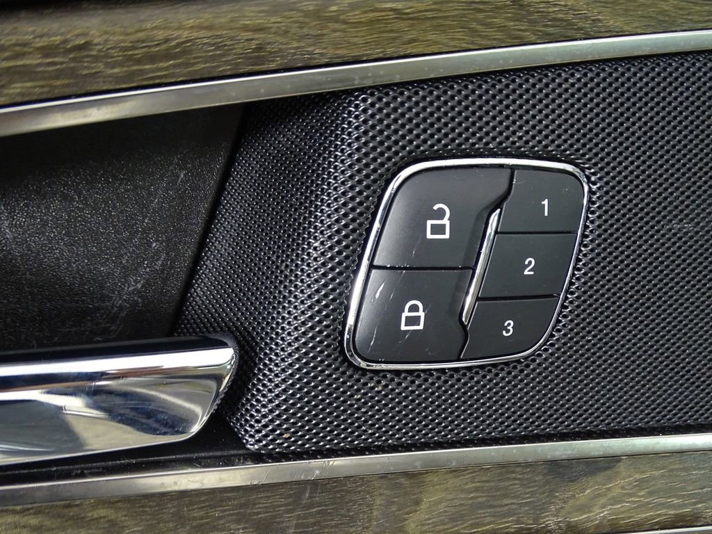 Used 2020 Lincoln Nautilus Reserve image 20