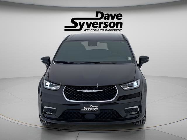 Used 2025 Chrysler Pacifica Select image 8