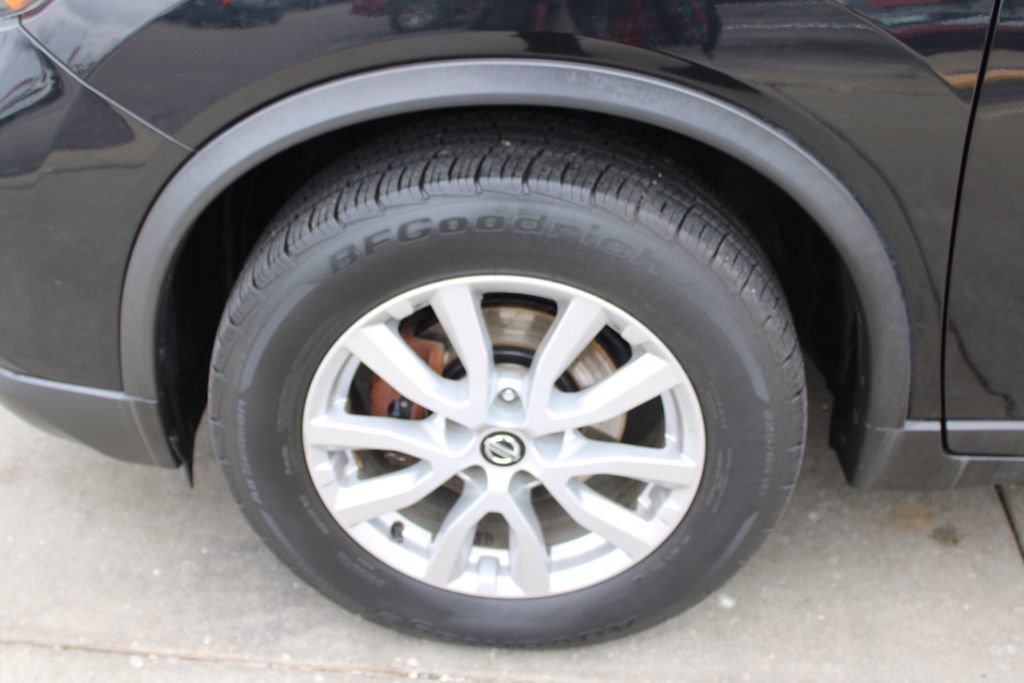 Used 2018 Nissan Rogue SV w/ Premium Package image 13