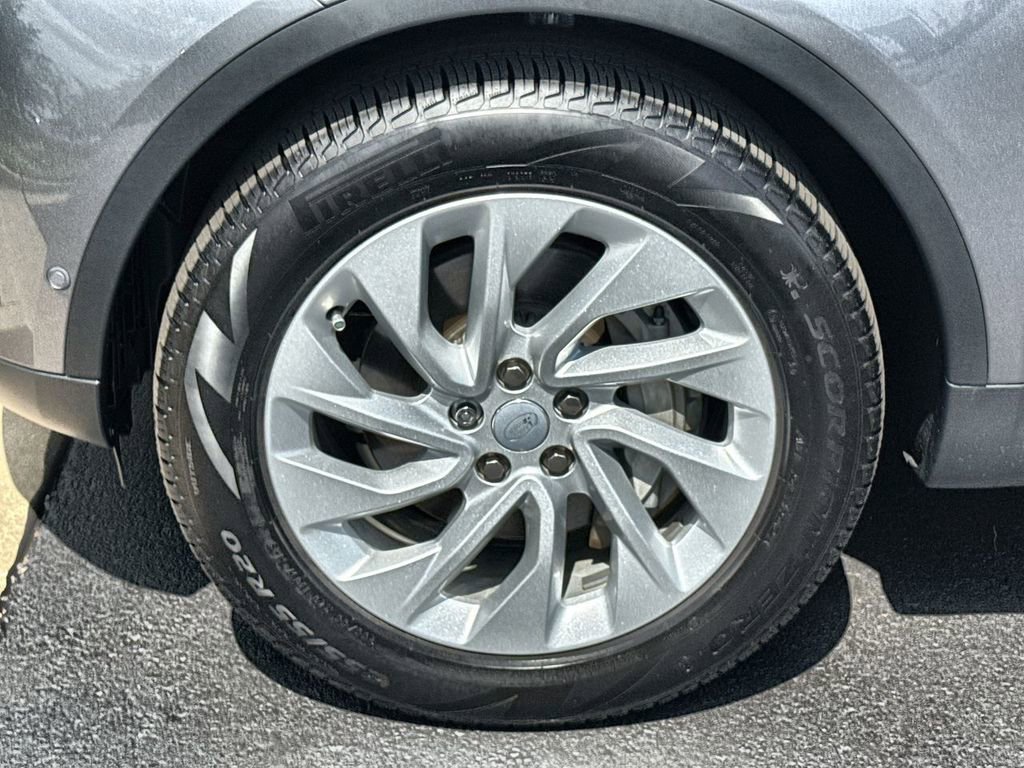 Certified 2025 Land Rover Discovery S image 10