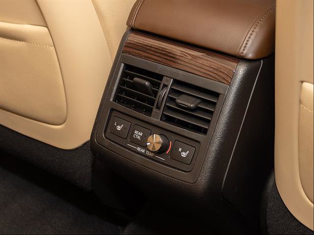 Used 2014 Toyota Avalon Limited w/ Technology Package FWD image 21