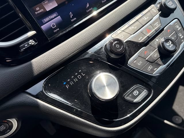 Used 2025 Chrysler Pacifica Select FWD image 26