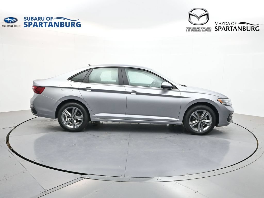 Used 2024 Volkswagen Jetta SE FWD image 9