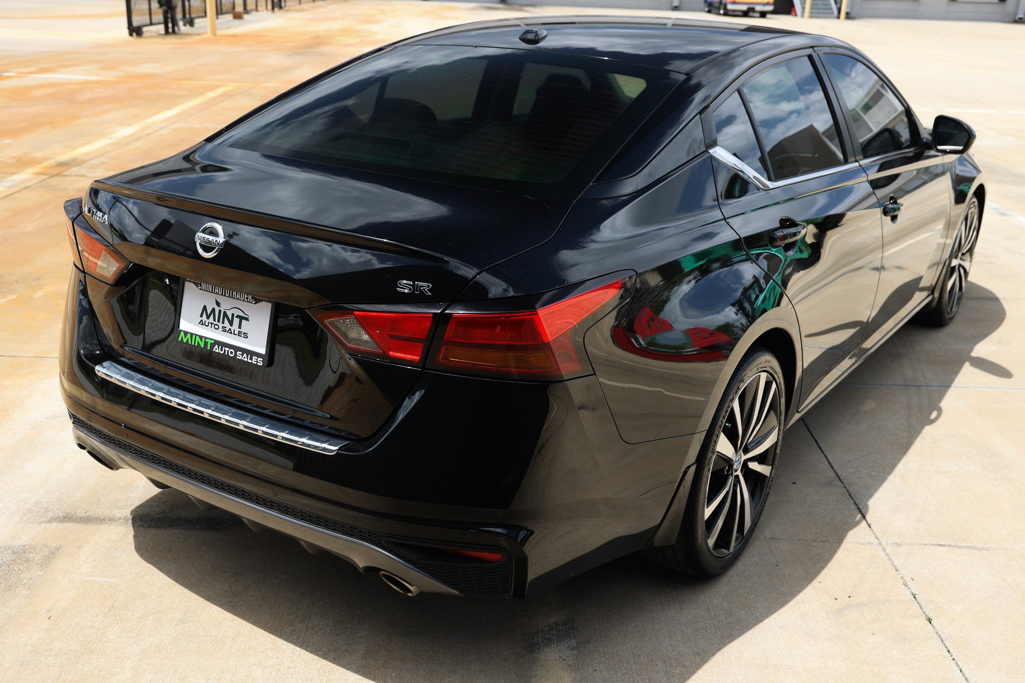 Used 2020 Nissan Altima 2.5 SR FWD image 15