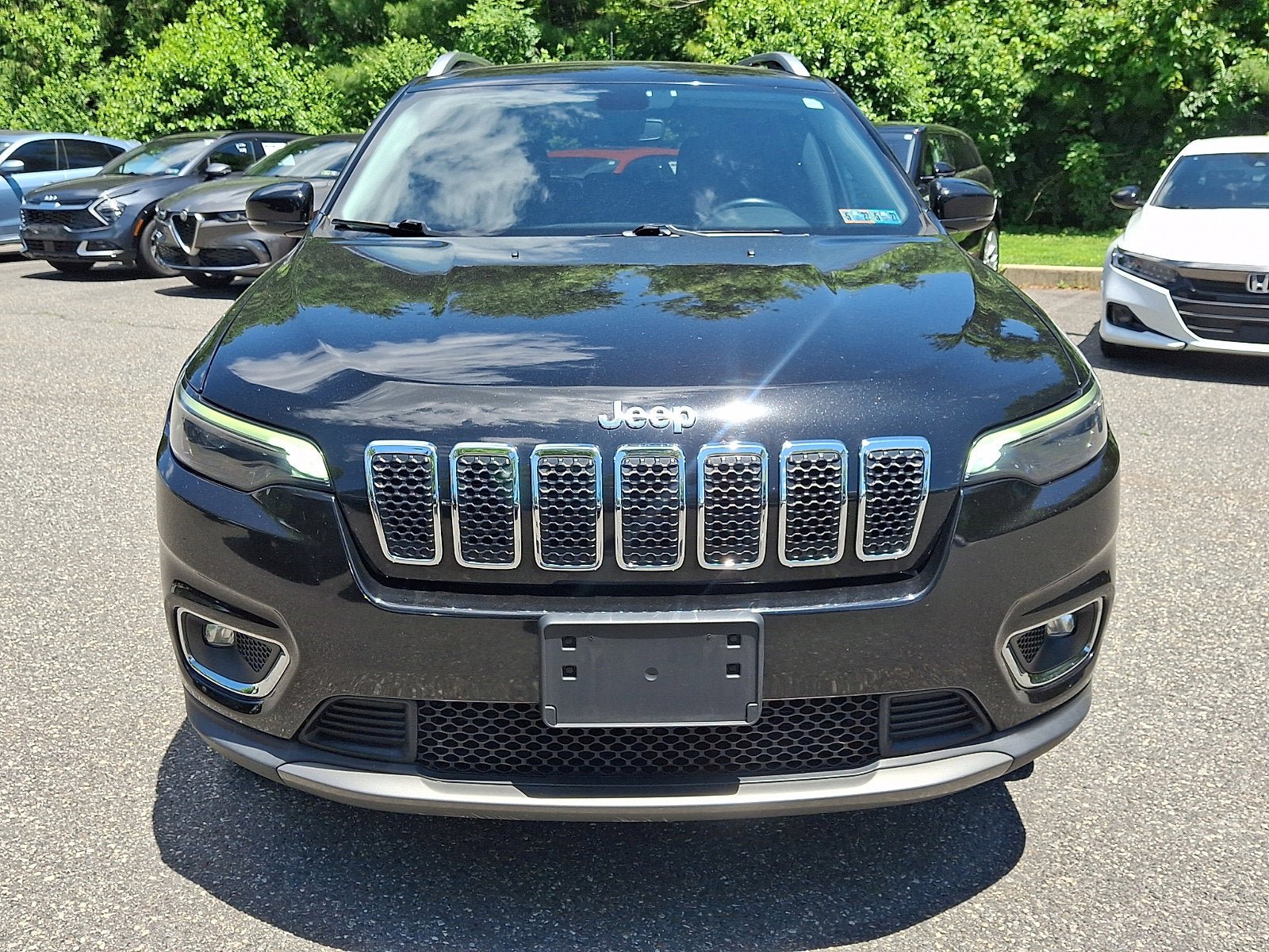 Used 2020 Jeep Cherokee Limited w/ Luxury Group AWD/4WD image 2