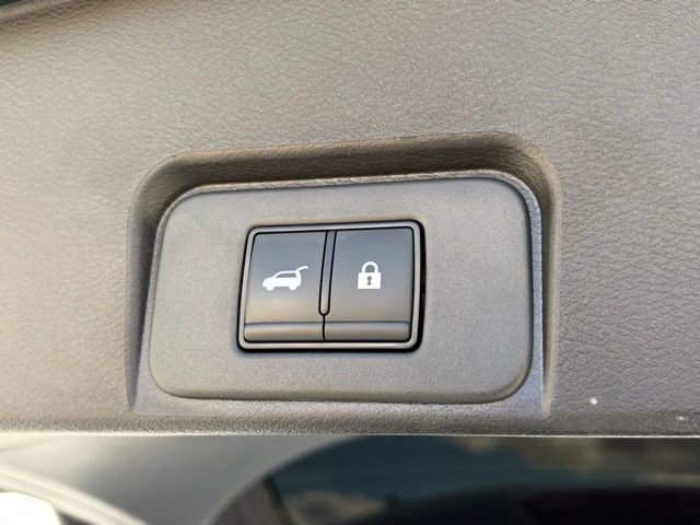 Used 2025 Nissan Rogue SV image 18