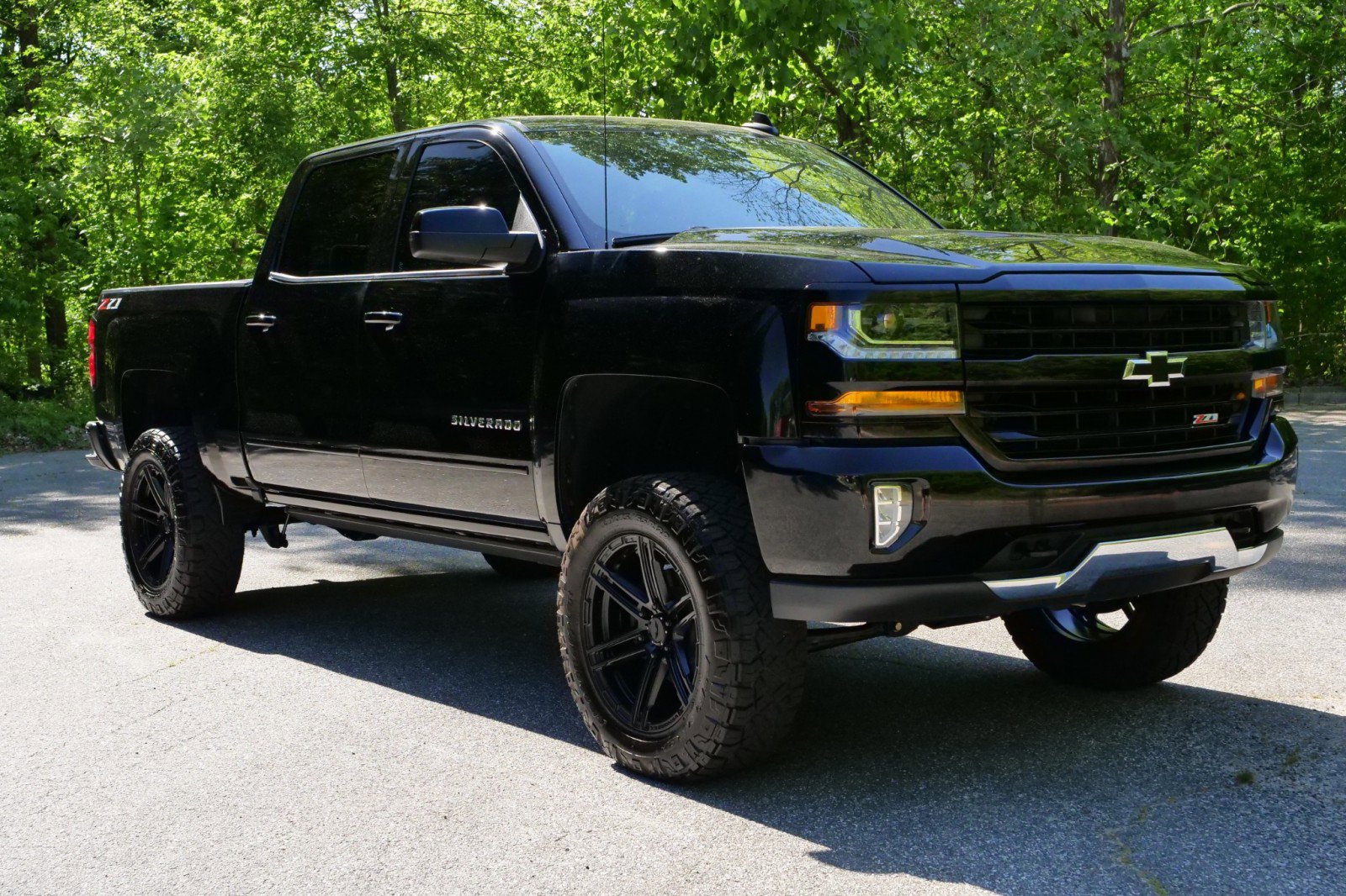Used 2018 Chevrolet Silverado 1500 LT w/ All Star Edition AWD/4WD image 4