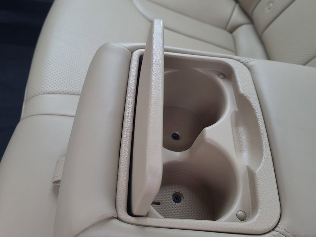 Used 2016 Hyundai Azera Limited image 16