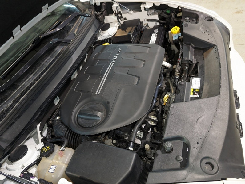 Used 2017 Jeep Cherokee Overland w/ Technology Group image 62