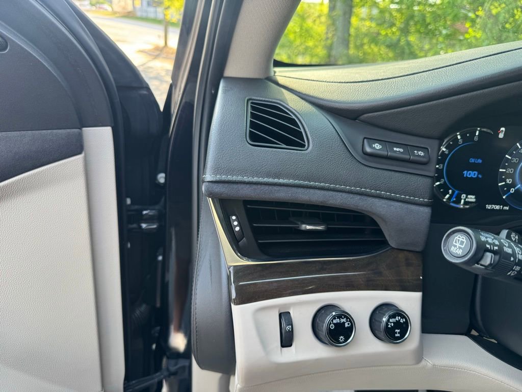 Used 2018 Cadillac Escalade Luxury AWD/4WD image 23