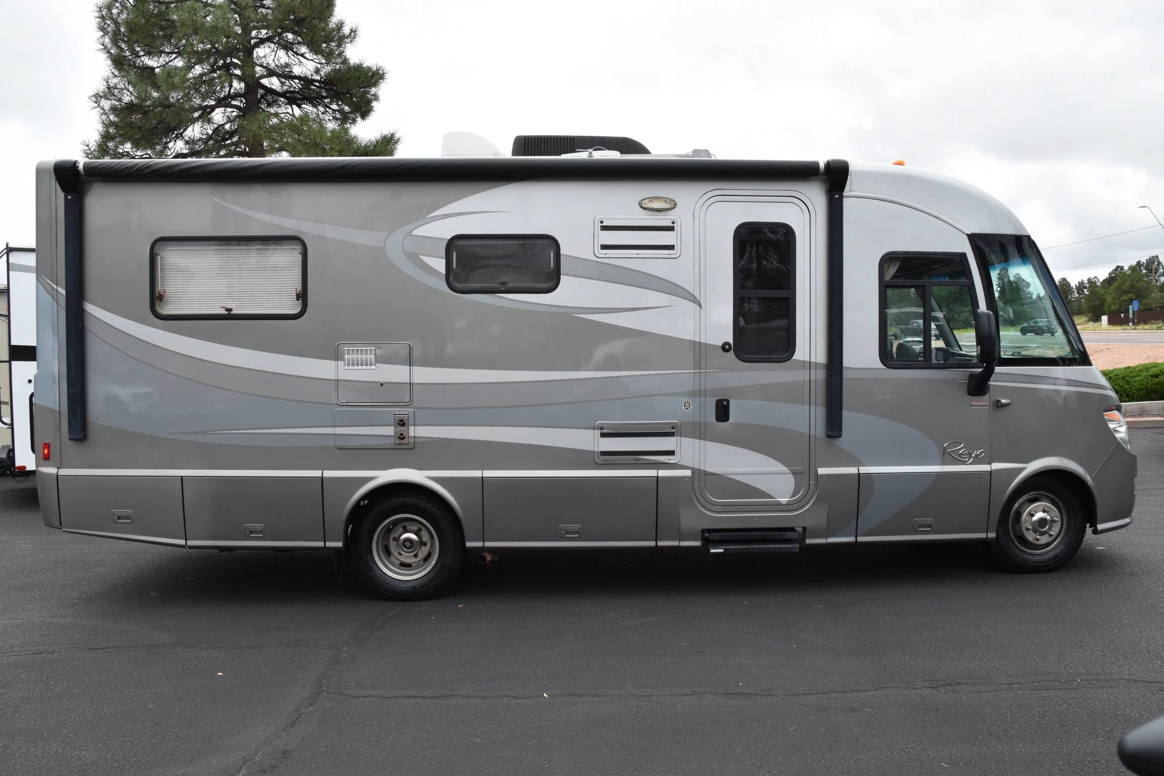 Used 2010 Mercedes-Benz Sprinter 3500 image 9