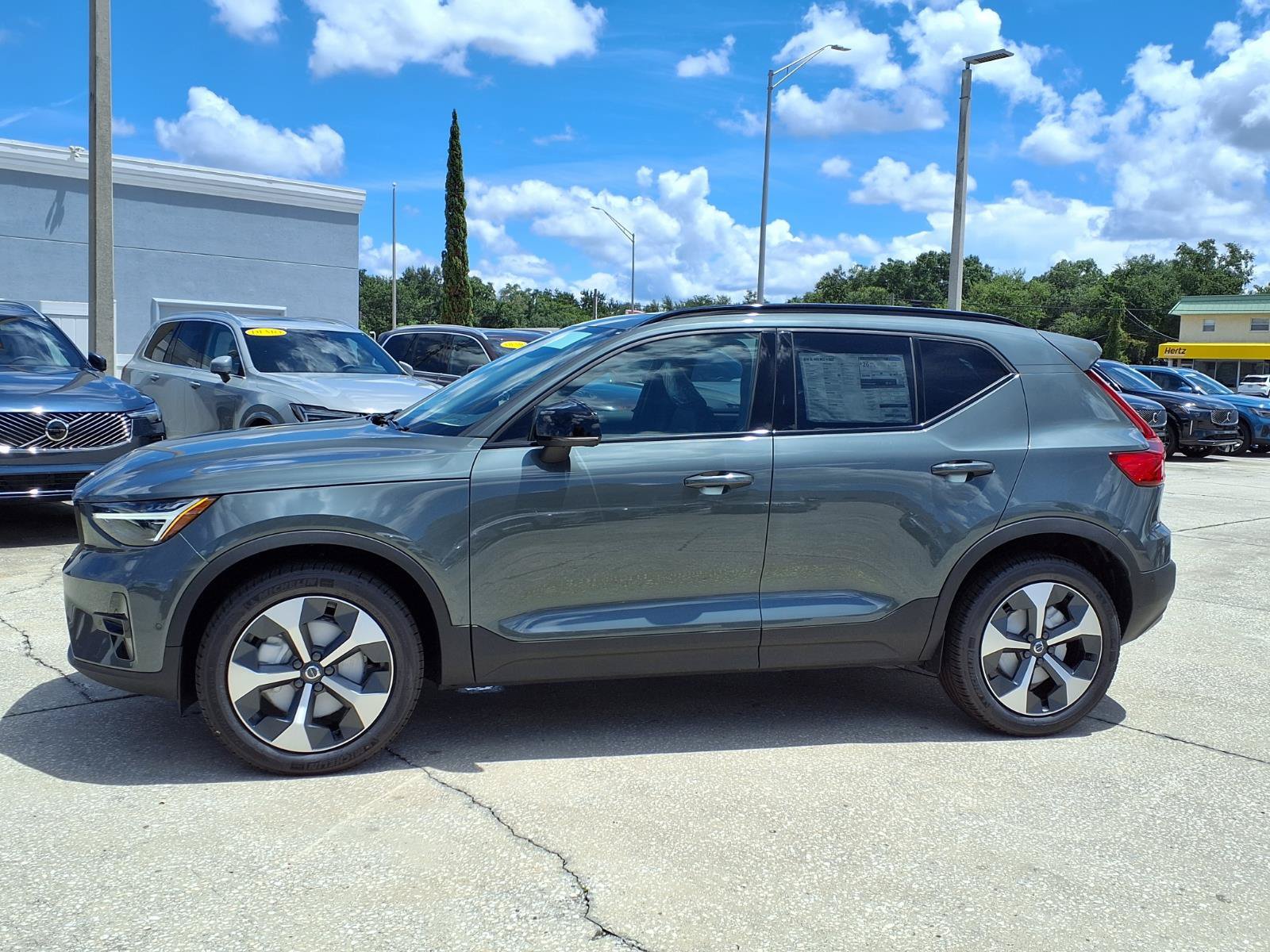New 2026 Volvo XC40 B5 Plus w/ Climate Package AWD/4WD image 4